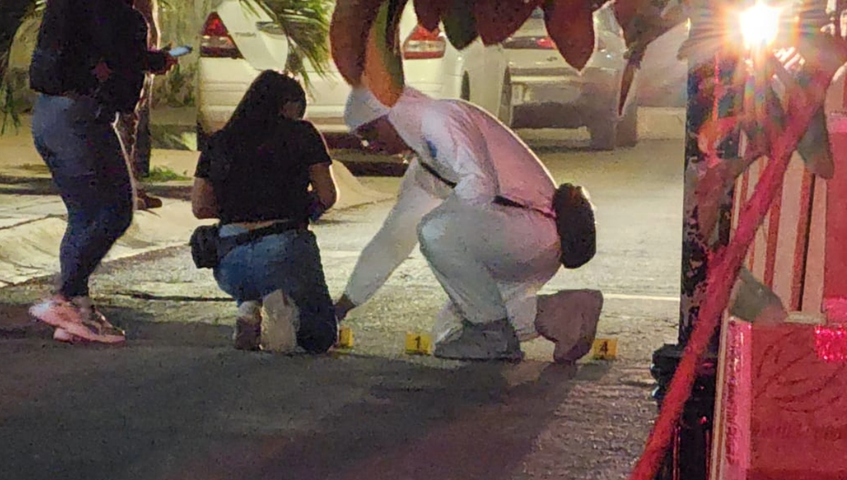 Según testigos, fueron dos hombres vestidos con chamarras negras Según testigos, fueron dos hombres vestidos con chamarras negras