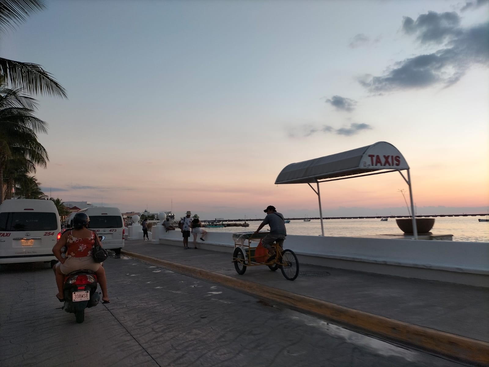 Ambulantes sin permiso 'invaden' el Centro de Cozumel