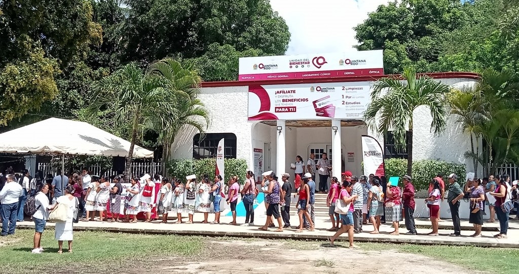 Reportan que los responsables se la pasan en la caravana de salud.