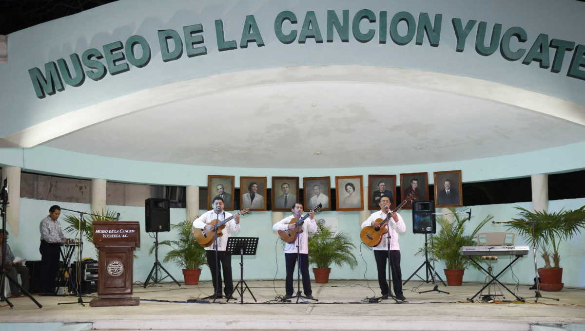 Conocido como El Zací, a sus 82 años de edad y 60 de trayectoria, tocó el teclado y cantó también Peregrina y Me voy de tu lado Conocido como El Zací, a sus 82 años de edad y 60 de trayectoria, tocó el teclado y cantó también Peregrina y Me voy de tu lado