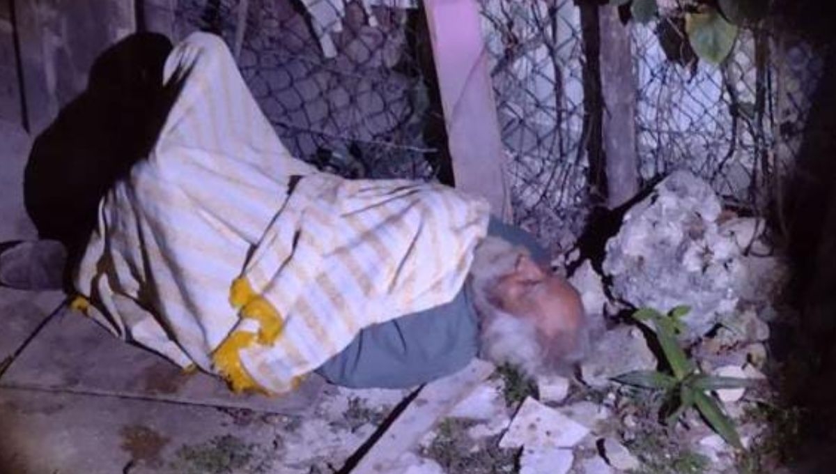 Abuelito permanece en las calles de Cancún