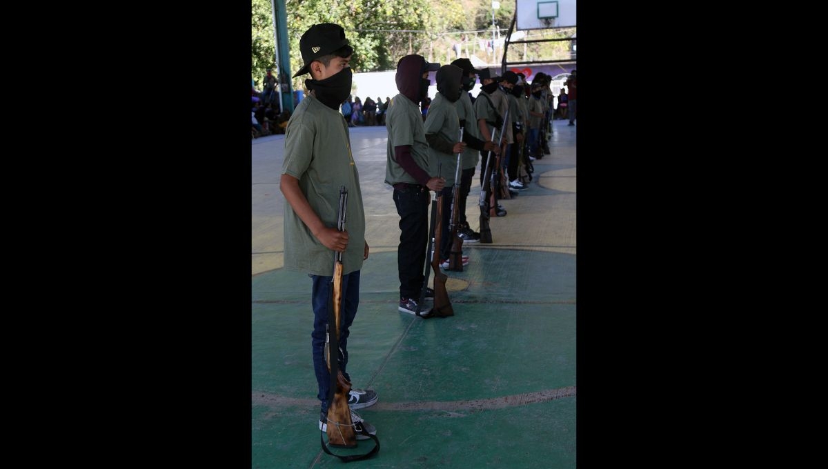 La Fiscalía General de Justicia de Guerrero, abrió una investigación por los niños que aparecieron armados como parte de la policía comunitaria de la comunidad de Ayahualtempa, municipio de José Joaquín de Herrera La Fiscalía General de Justicia de Guerrero, abrió una investigación por los niños que aparecieron armados como parte de la policía comunitaria de la comunidad de Ayahualtempa, municipio de José Joaquín de Herrera