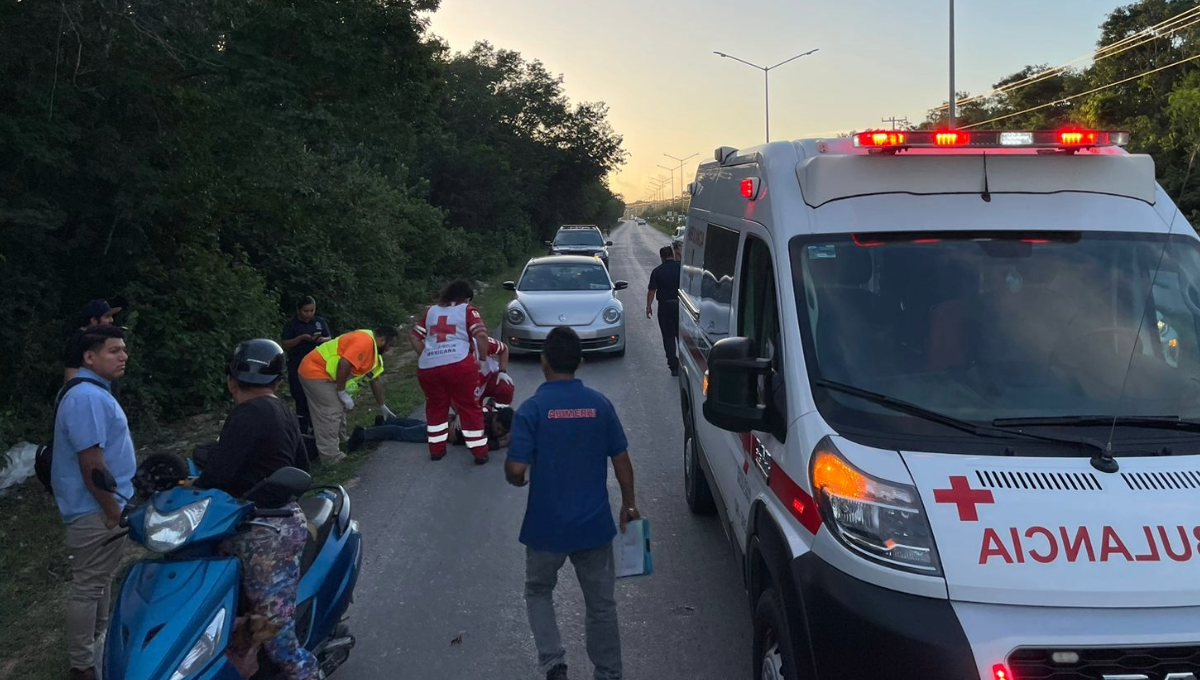 El hombre fue trasladado en una ambulancia al Hospital General. El hombre fue trasladado en una ambulancia al Hospital General.