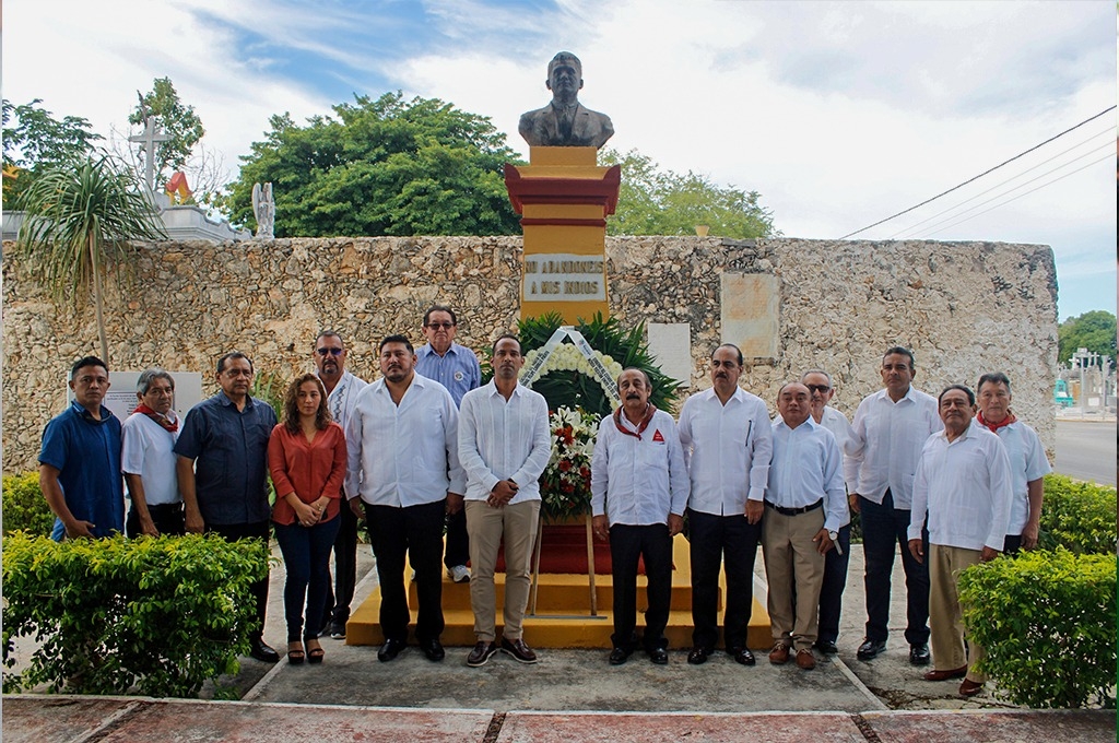 Se colocaron ofrendas florales en el lugar donde fue fusilado Felipe Carrillo Puerto