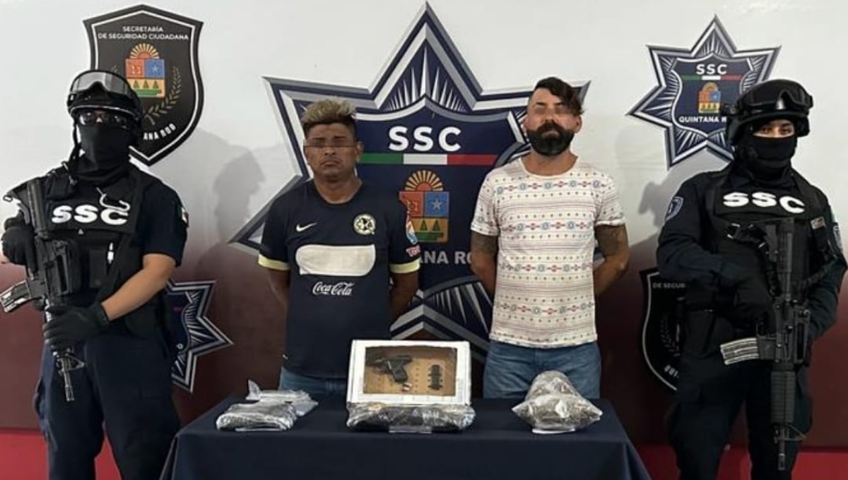 Detienen a dos hombres con 100 bolsitas de presunta marihuana en Cancún