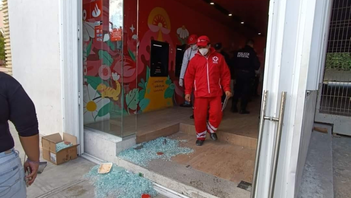 Se desconoce cómo se rompió la puerta del Santander en Progreso Se desconoce cómo se rompió la puerta del Santander en Progreso