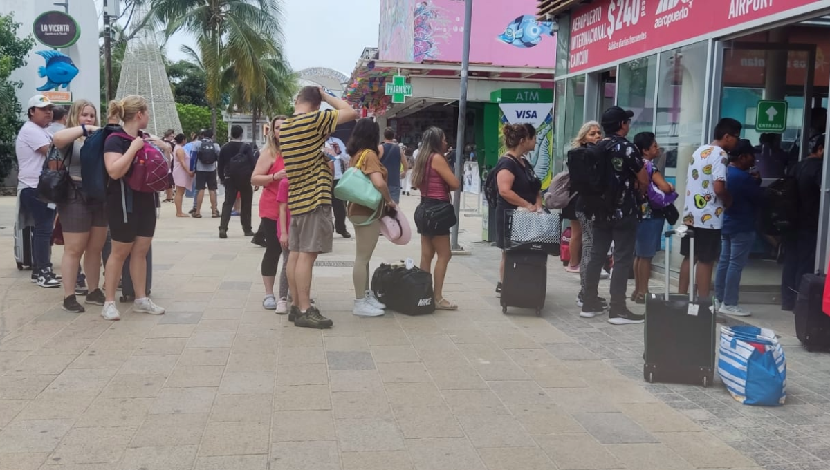En la Carretera Federal 307 se ha presenciado que se forman inmensas filas de vehículos
