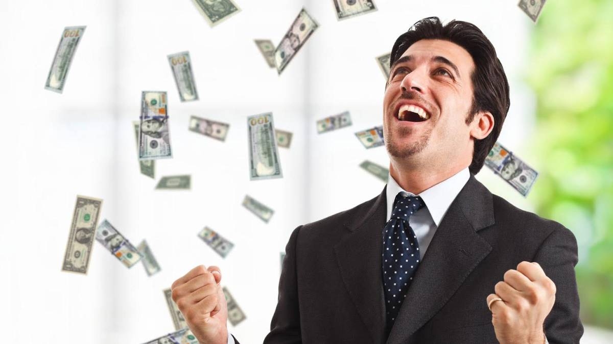 Esto es lo que dice Harvard sobre la felicidad y el dinero para este 2024