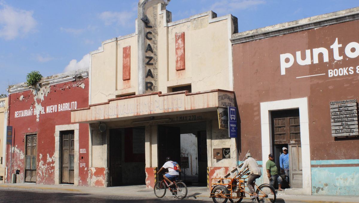 Cine Alcázar, sitio emblemático que comienza a desmoronarse en Mérida