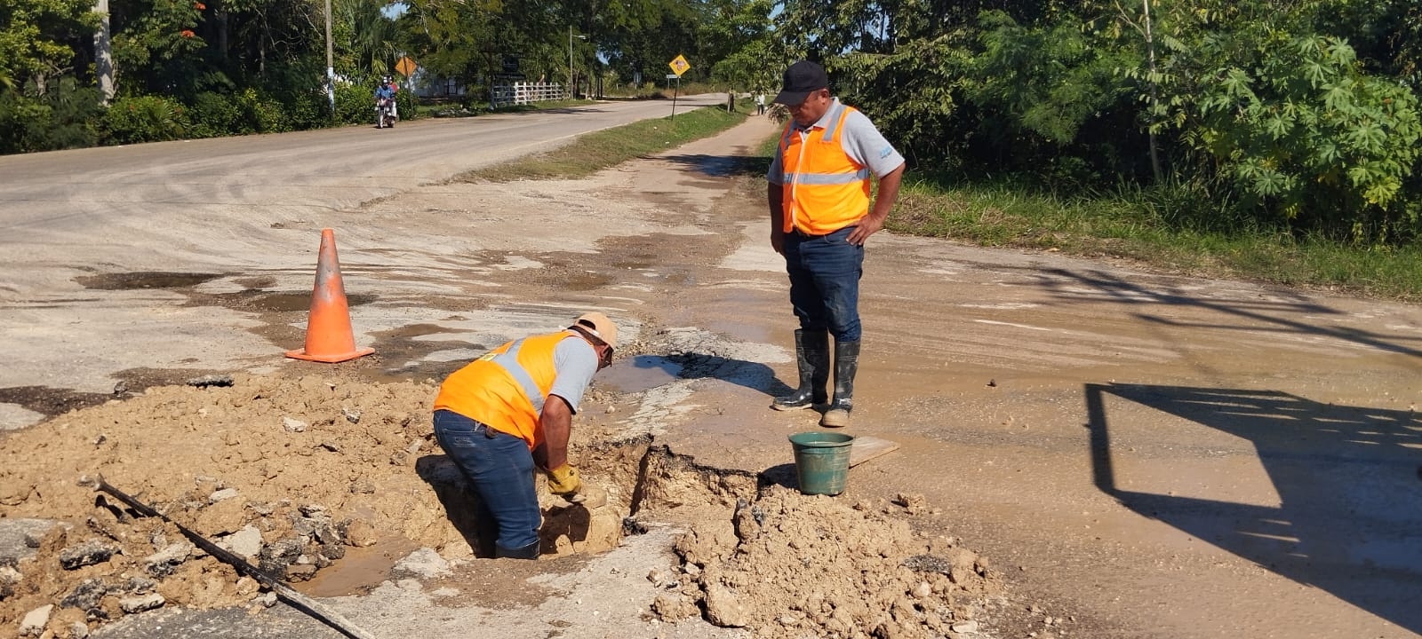 La fuga fue causada por el tránsito de vehículos pesados; personal de CAPA trabajó por cuatro horas