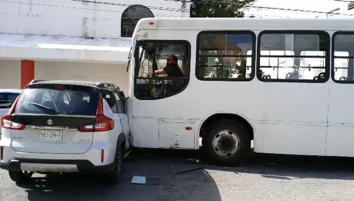 Los propietarios de los automóviles estacionados fueron avisados de lo ocurrido a sus unidades