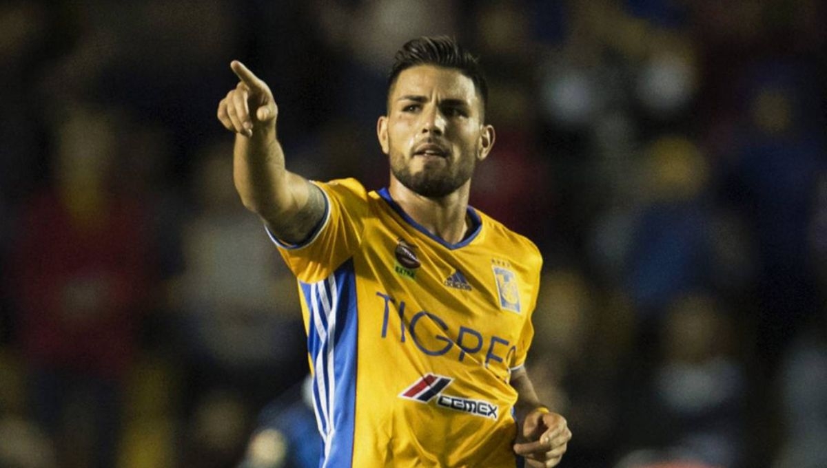 Andy Delort se desplomó y convulsionó sobre el terreno de juego durante la Copa de las Estrellas de Qatar Andy Delort se desplomó y convulsionó sobre el terreno de juego durante la Copa de las Estrellas de Qatar