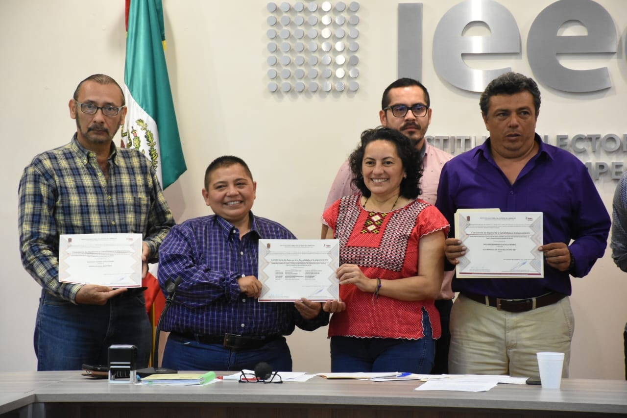 Dos aspirantes ya recibieron su constancia de intención por parte del órgano electoral