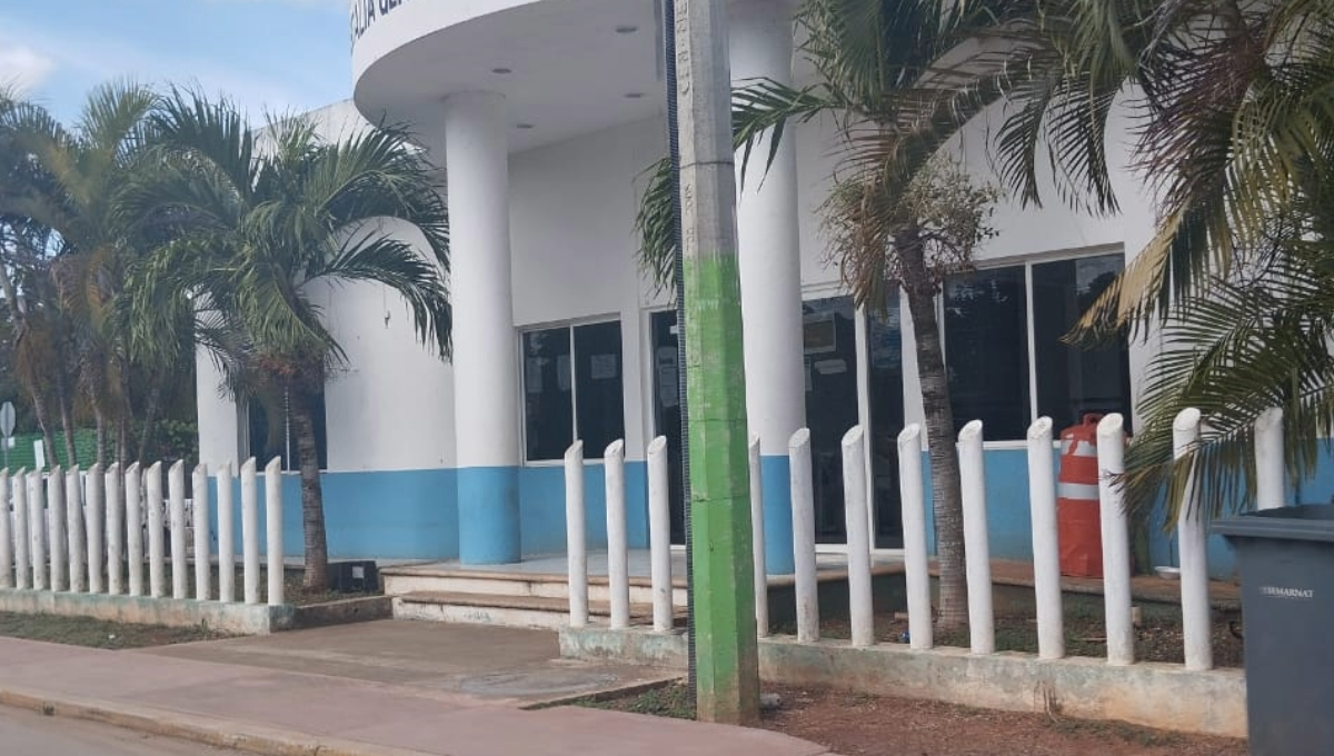 Reportan que la ambulancia no tenía chofer, por lo que se atrasó aún más el proceso de movilización del paciente de un punto a otro. Reportan que la ambulancia no tenía chofer, por lo que se atrasó aún más el proceso de movilización del paciente de un punto a otro.