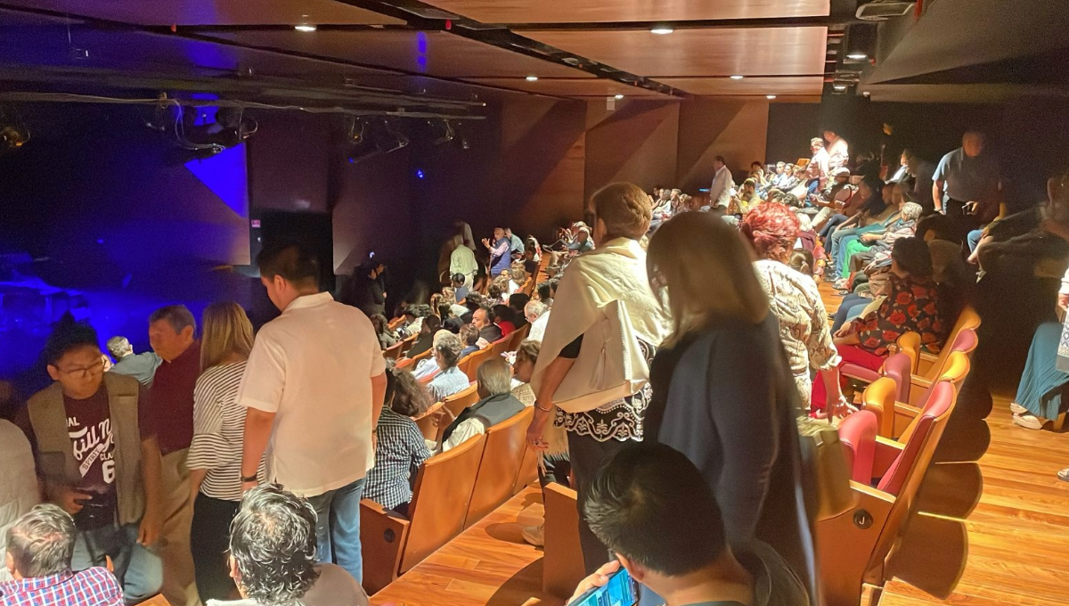 Al evento asistieron amigos, familiares, así como público en general Al evento asistieron amigos, familiares, así como público en general