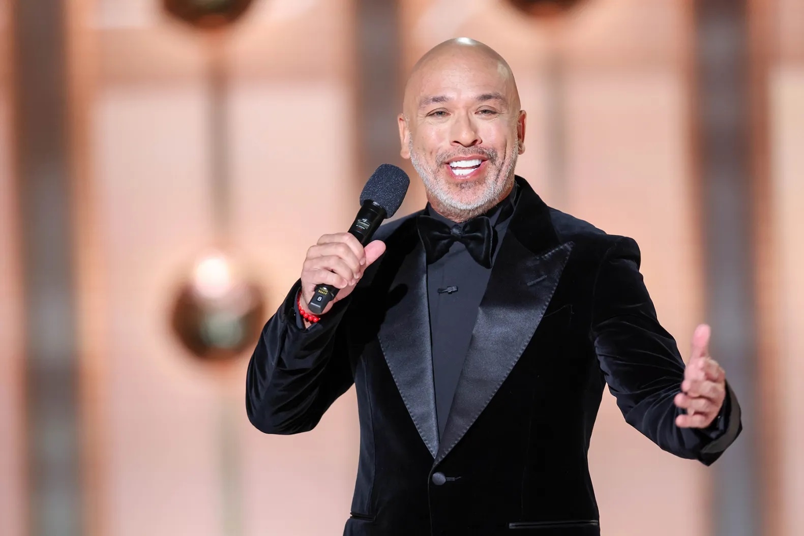 Jo Koy es criticado por su conducción en los Golden Globes 2024 Jo Koy es criticado por su conducción en los Golden Globes 2024