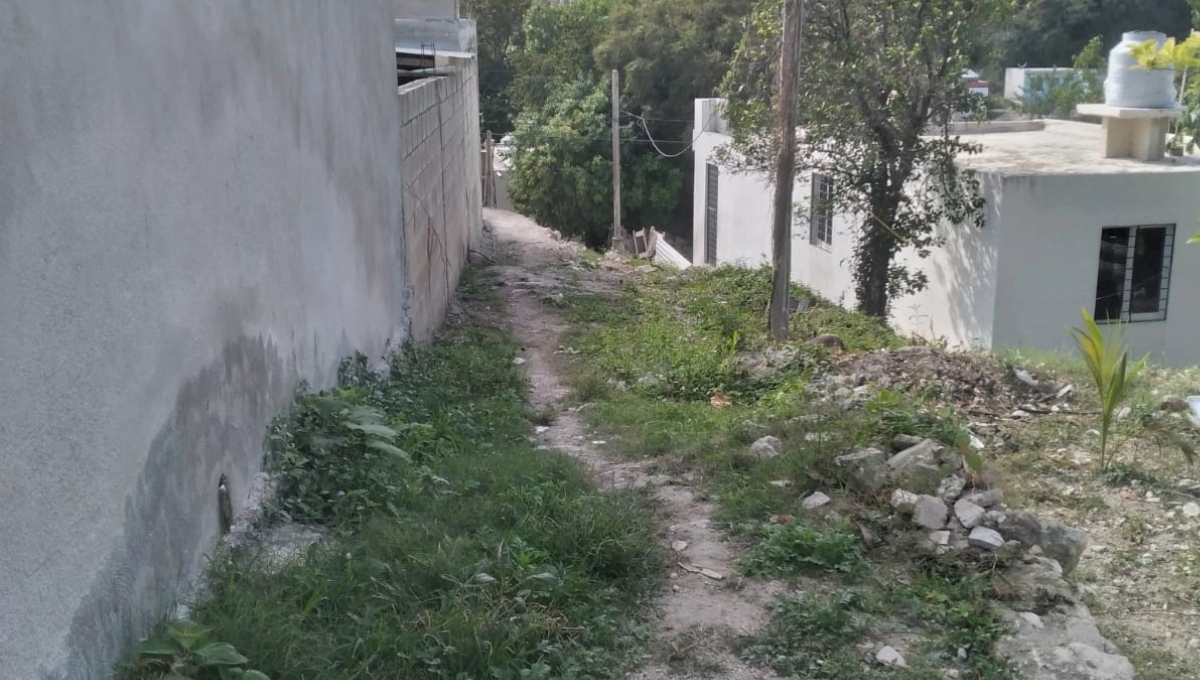 Consideran que deberían poner escaleras, cemento y luminarias