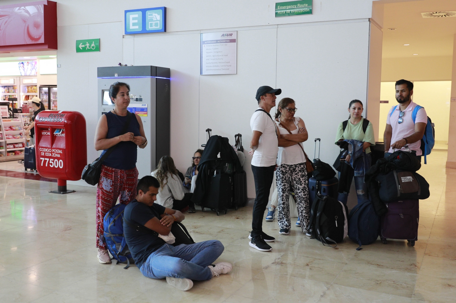 Los clientes expresaron su molestia con la empresa Aeroméxico por darles “largas” a su situación, y no tener una solución