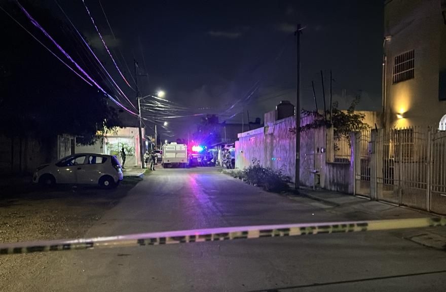 Agentes ministeriales buscan cámaras de seguridad que hayan captado a los sicarios Agentes ministeriales buscan cámaras de seguridad que hayan captado a los sicarios