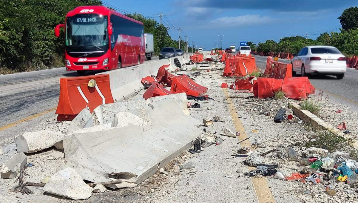 El socavón que se encuentra cerca al municipio de Solidaridad sólo provoca accidentes.