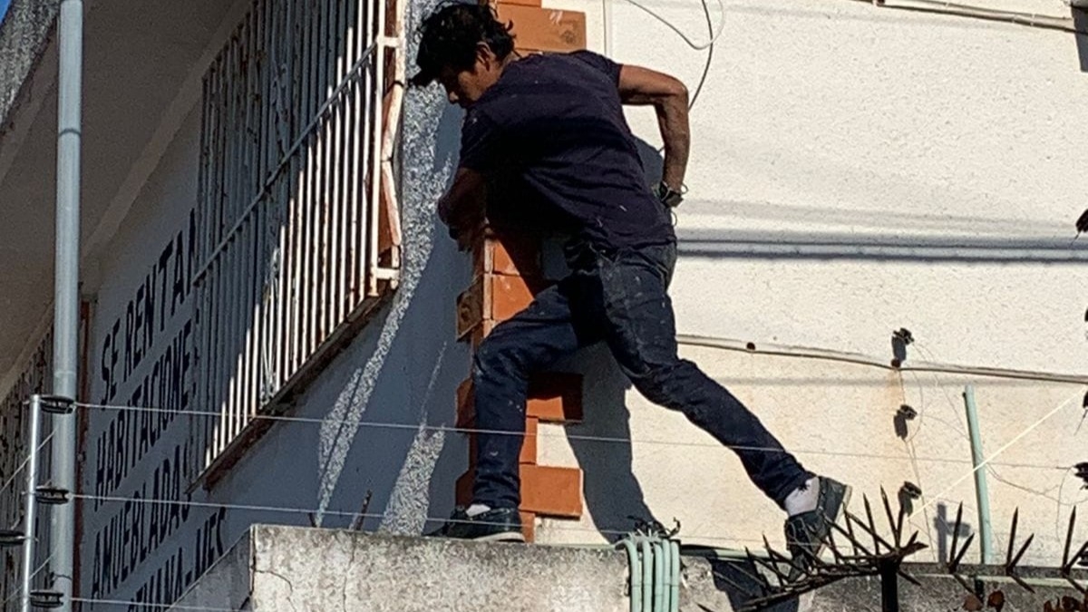 Los vecinos alertaron que el joven había sido descubierto robando