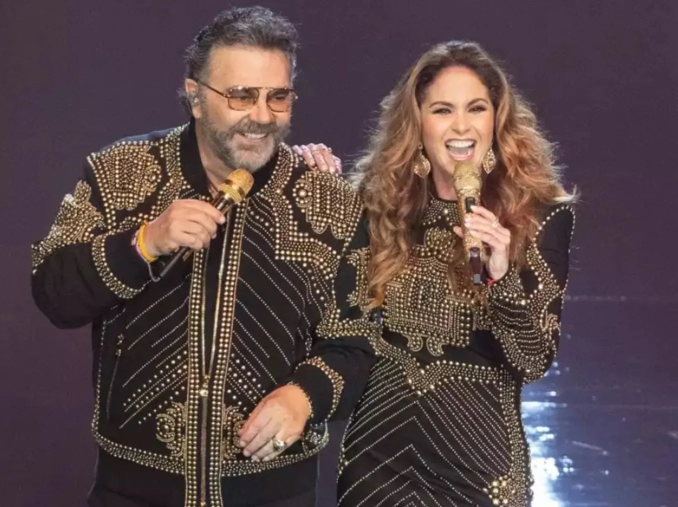 Así fue el beso que lucero y Mijares se dieron durante un concierto Así fue el beso que lucero y Mijares se dieron durante un concierto