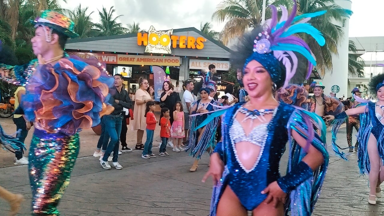 Paseo de carros alegóricos en Cozumel, Quintana Roo