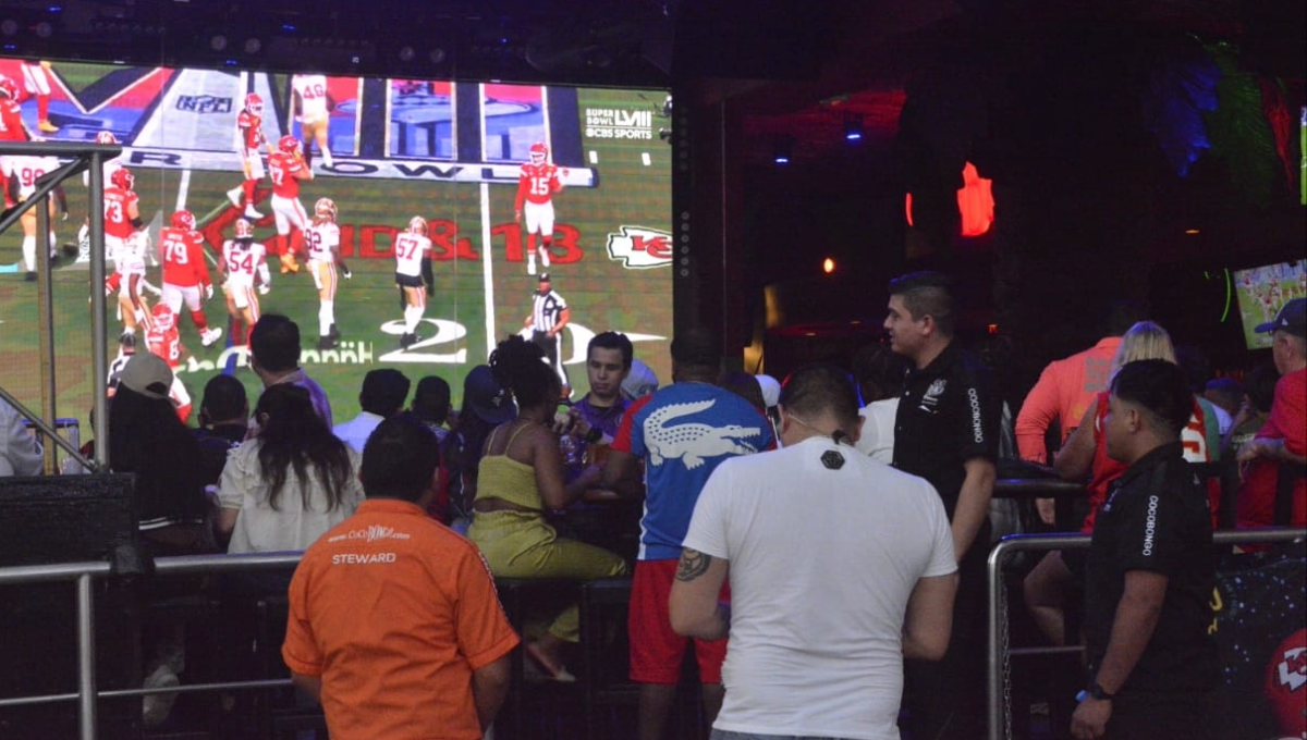 Fanáticos llegaron con los colores de su equipo favorito a la zona de discos
