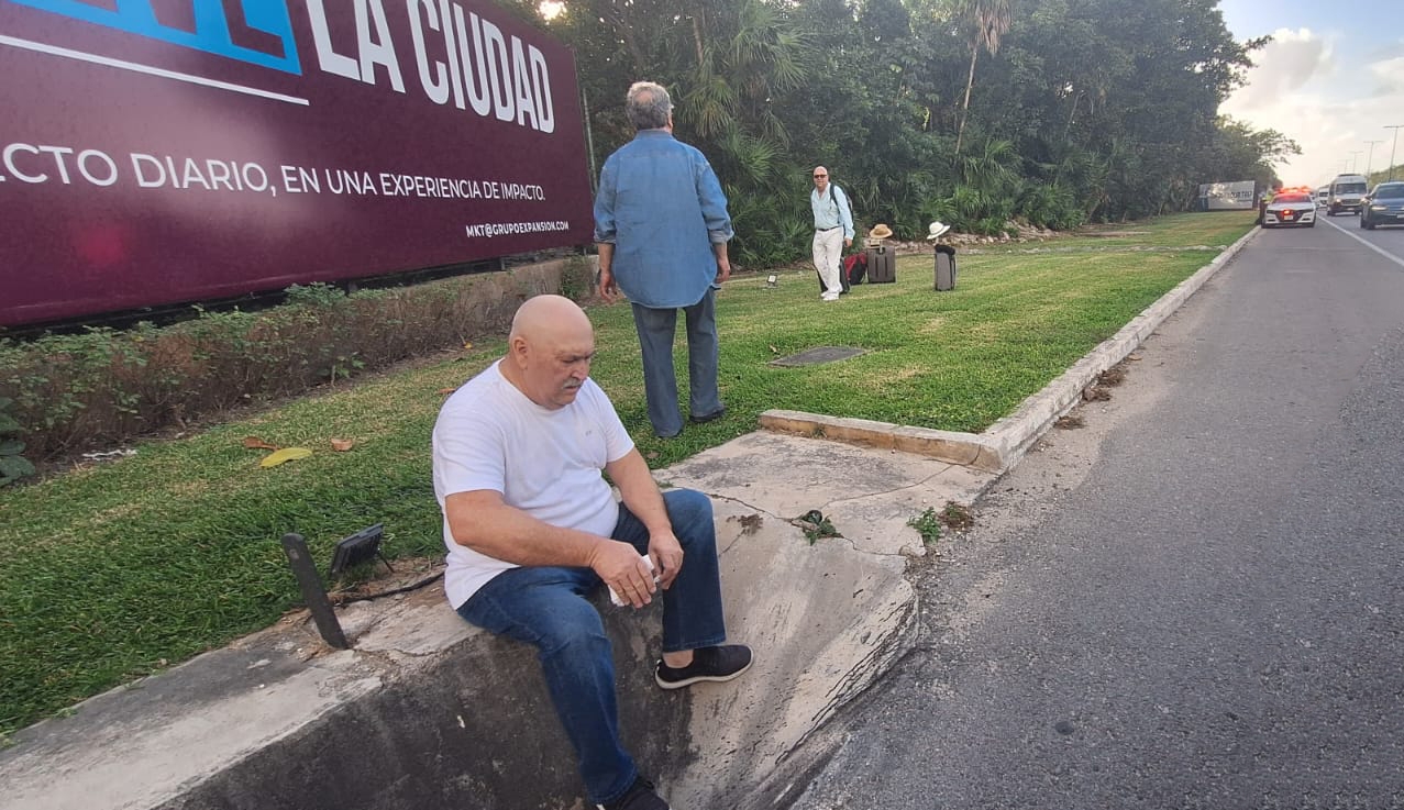 Nadie les dijo que son más de cuatro kilómetros de camino, lo cual provocó que a Alberto se le bajara la presión y tuviera que auxiliarlo una patrulla de seguridad interna de la terminal.