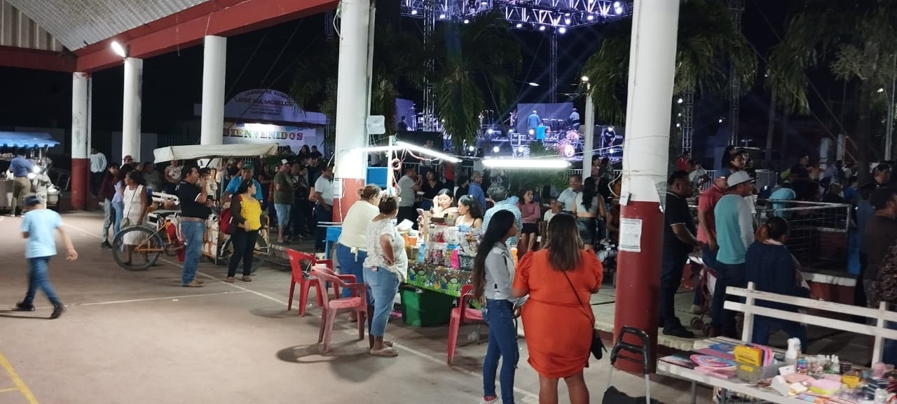 Algunos afirmaron que en las mañanas tienen ventas de entre 400 y mil 500 pesos, pero en estos días de carnestolendas han duplicado sus ingresos