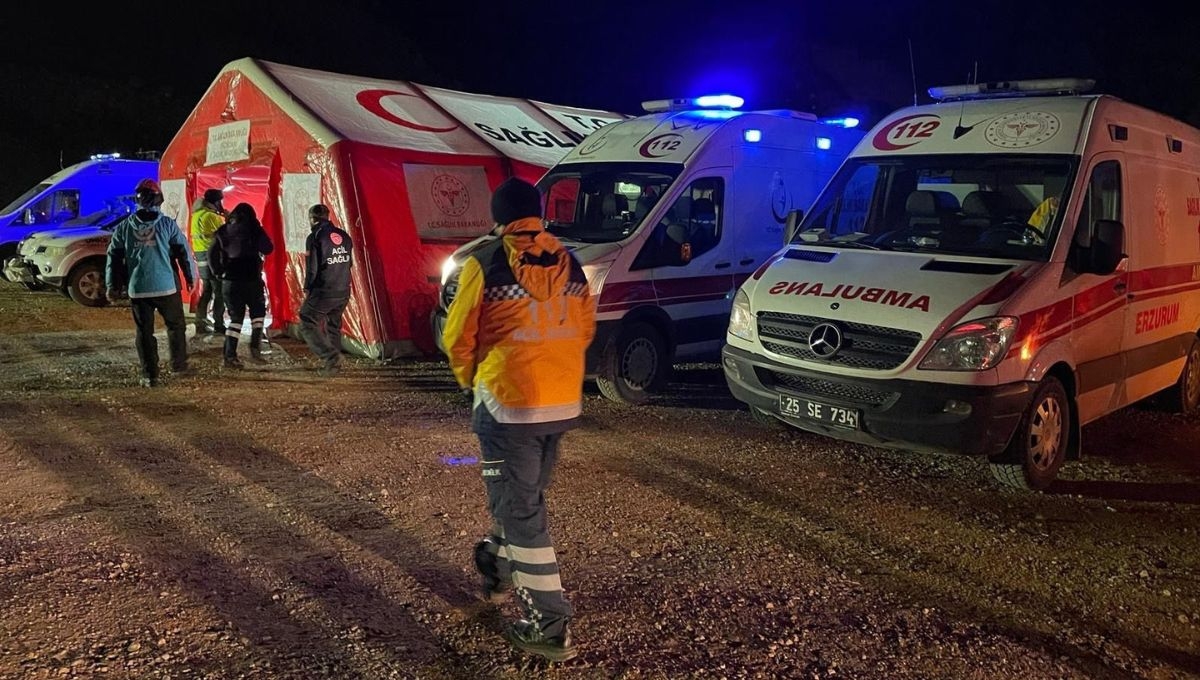 Este martes se registró un derrumbe en una mina a cielo abierto cerca del embalse de Bagistas, a unos 90 kilómetros de la ciudad de Erzincan, en el este de Turquía Este martes se registró un derrumbe en una mina a cielo abierto cerca del embalse de Bagistas, a unos 90 kilómetros de la ciudad de Erzincan, en el este de Turquía