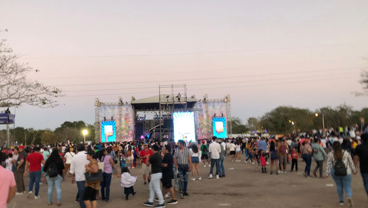 Desde temprano hora familias llegaron para ocupar un mejor lugar