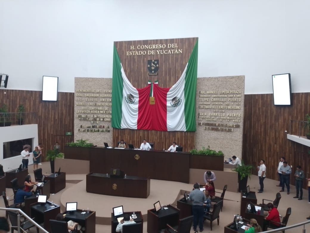Diputados se encuentran en la Sesión Ordinaria del Congreso del Estado Diputados se encuentran en la Sesión Ordinaria del Congreso del Estado