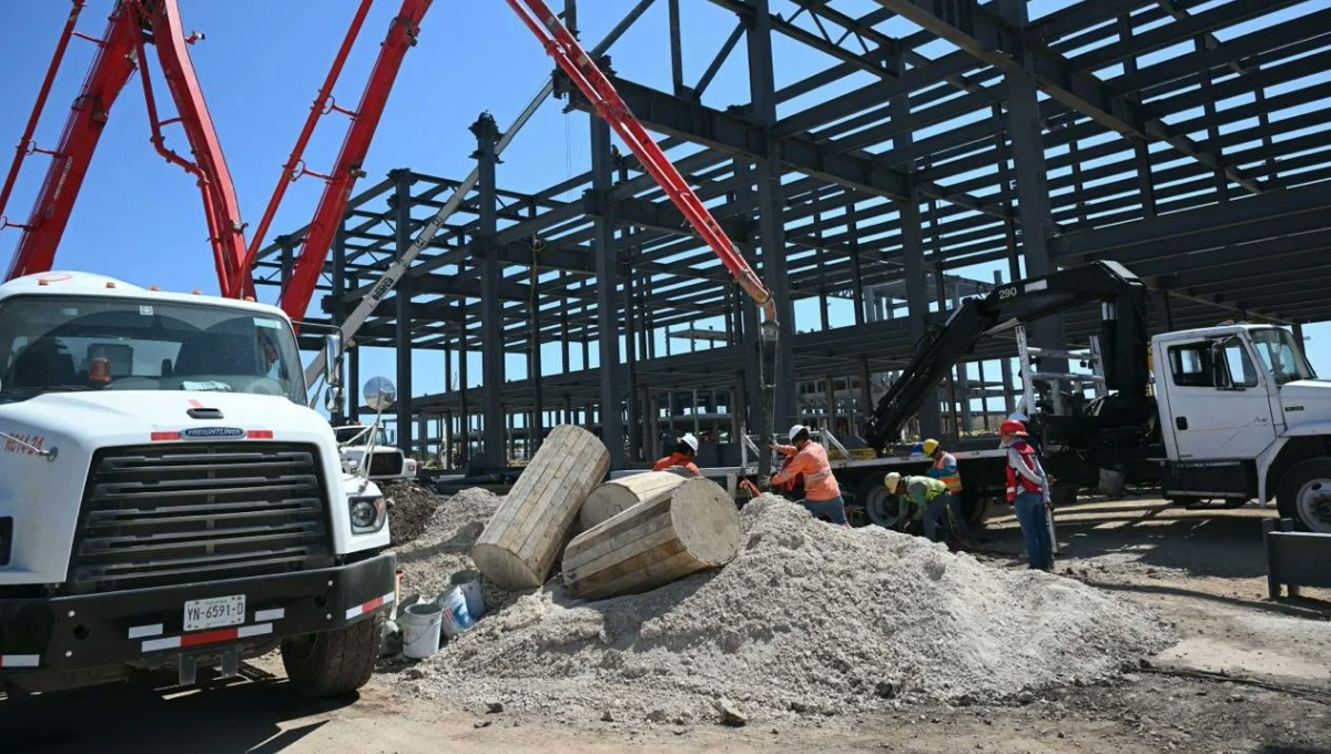 Zoe Robledo supervisa la construcción del nuevo Hospital Agustín O'Horán en Mérida
