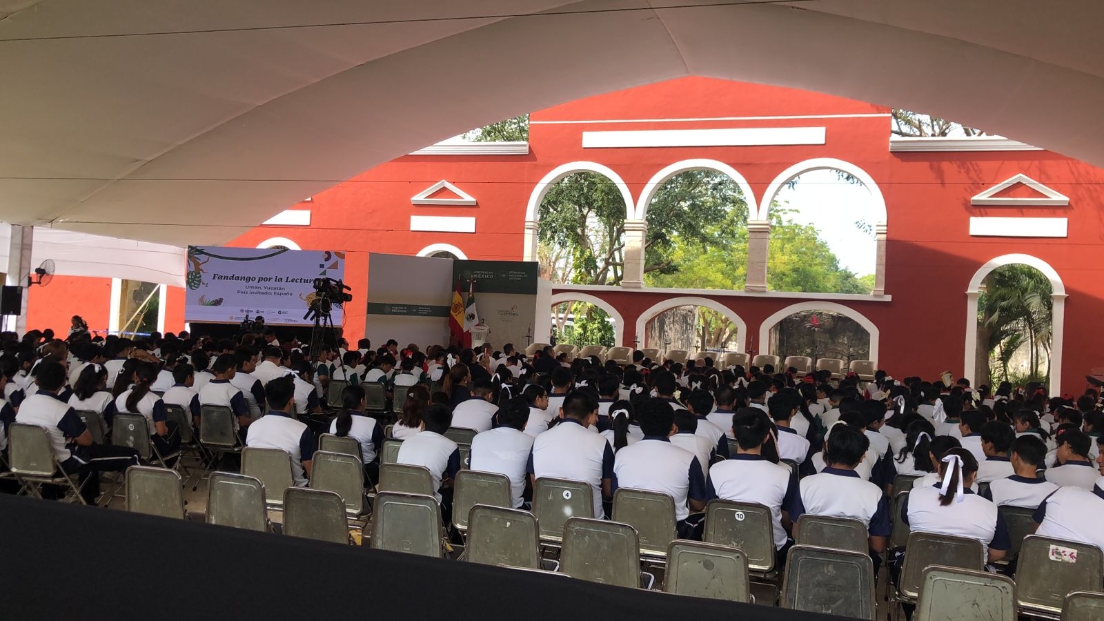 Estudiantes son invitados al programa 'Fandangos por la Lectura' en Umán Estudiantes son invitados al programa 'Fandangos por la Lectura' en Umán
