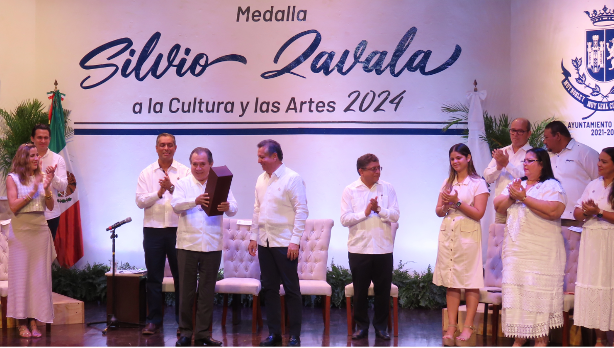 En su trabajo Mis encuentros con Don Silvio, narró anécdotas de sus inicios en el mundo de la investigación sobre la historia de Yucatán En su trabajo Mis encuentros con Don Silvio, narró anécdotas de sus inicios en el mundo de la investigación sobre la historia de Yucatán