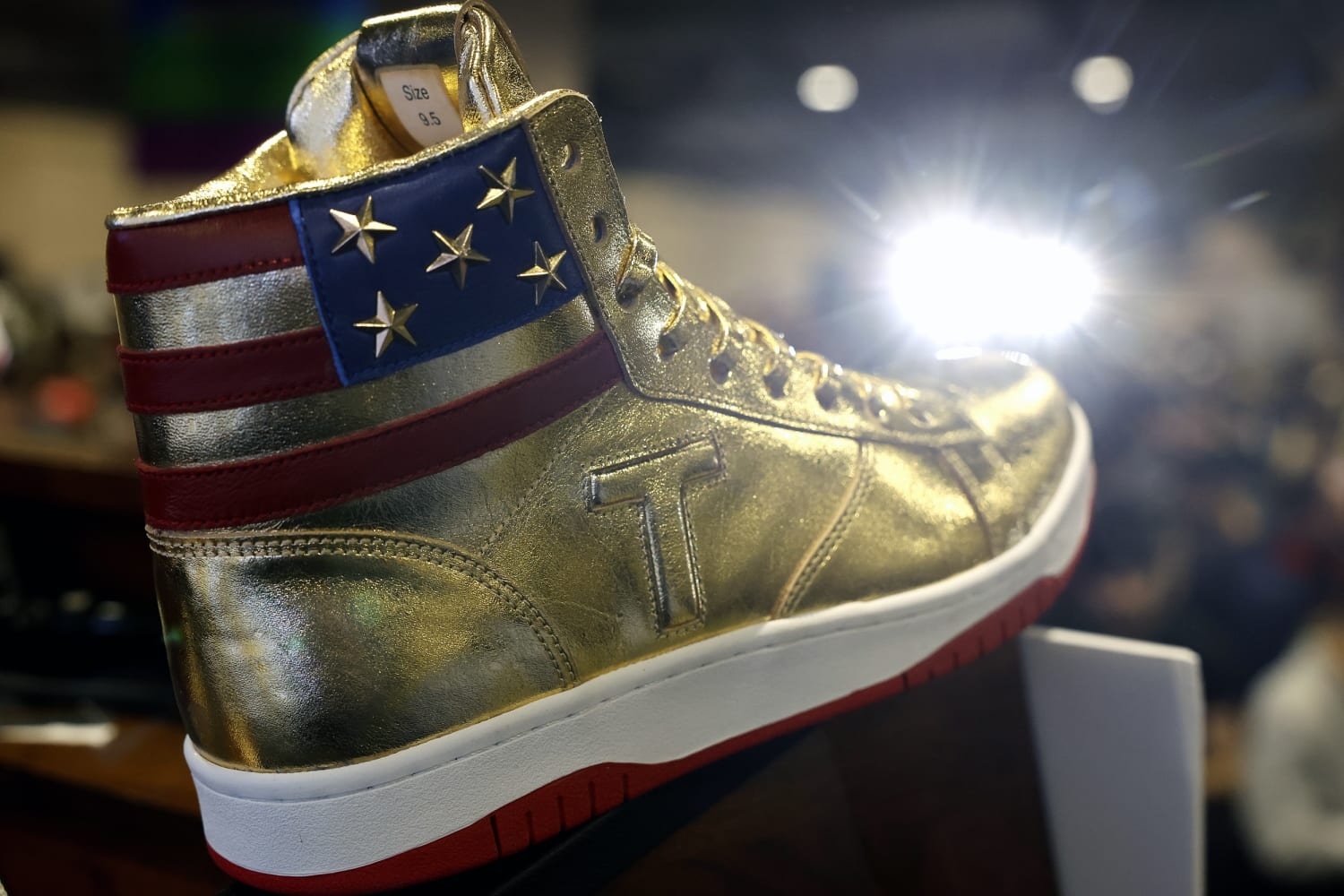 Trump lanza su propia línea de sneakers