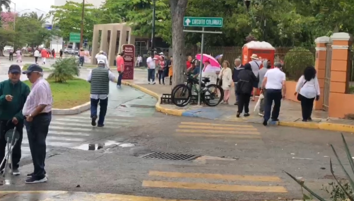 En pleno discurso desde el Monumento a la Patria, asistentes a la Marcha por la Democracia abandonan el lugar En pleno discurso desde el Monumento a la Patria, asistentes a la Marcha por la Democracia abandonan el lugar