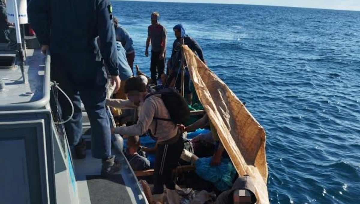 Marina rescata a 11 cubanos a la deriva en Isla Mujeres
