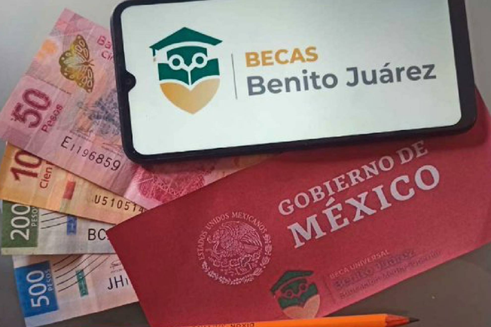 La beca Benito Juárez es parte del Gobierno federal