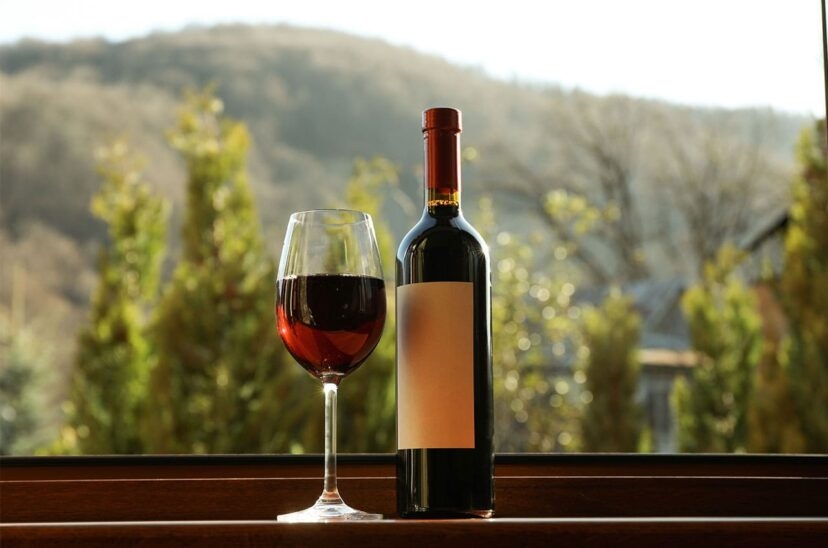 Un empleado de una bodega en la región francesa de Borgoña ha sido arrestado por presuntamente robar más de 7.000 botellas de vino.
