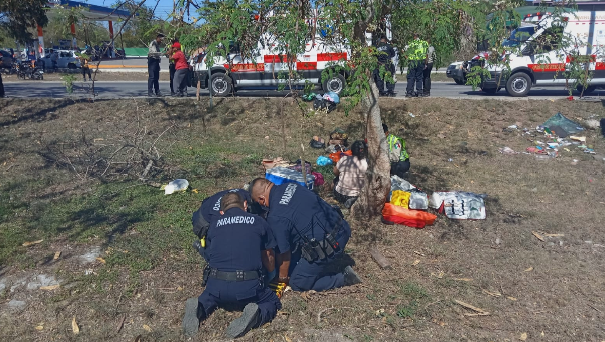 Por el impacto giró y quedo con la parte delantera sobre este Por el impacto giró y quedo con la parte delantera sobre este