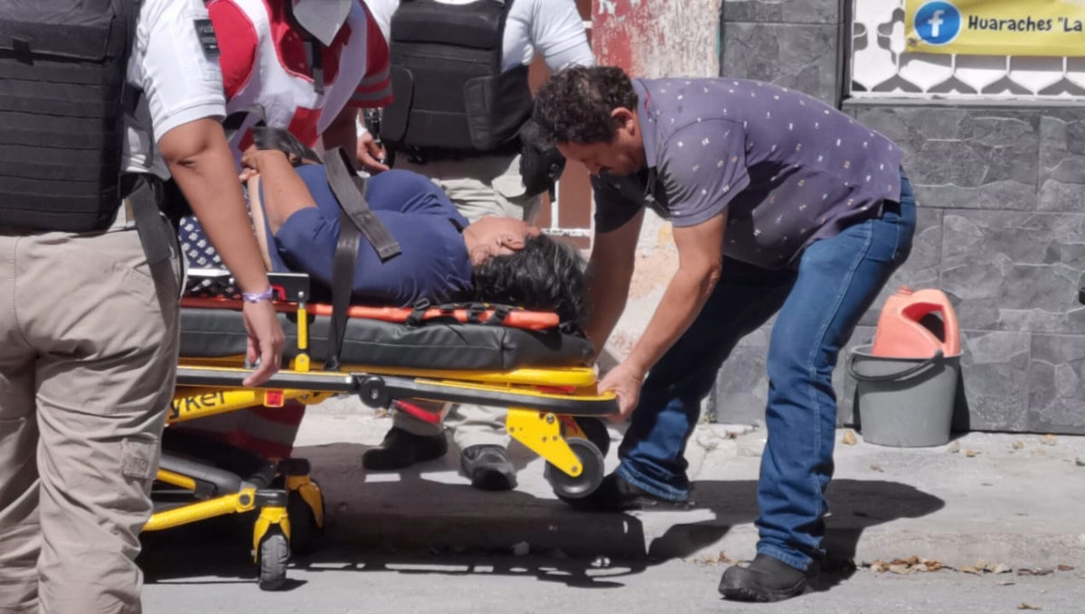 Transeúntes reportaron a través de los números de emergencias a la mujer desmayada
