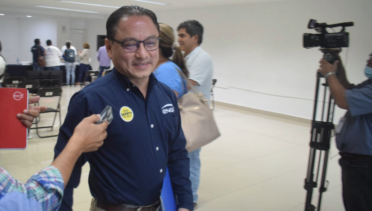 Hace un par de días, una empresa subcontratada por la empresa de capital francés rompió la acera de una calle a espaldas de la galletera