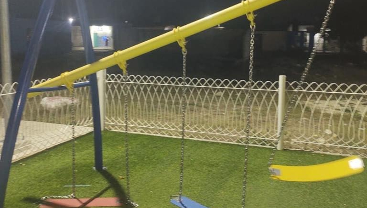 Tubo de un columpio le cae en la cabeza a una niña en un parque de Kanasín