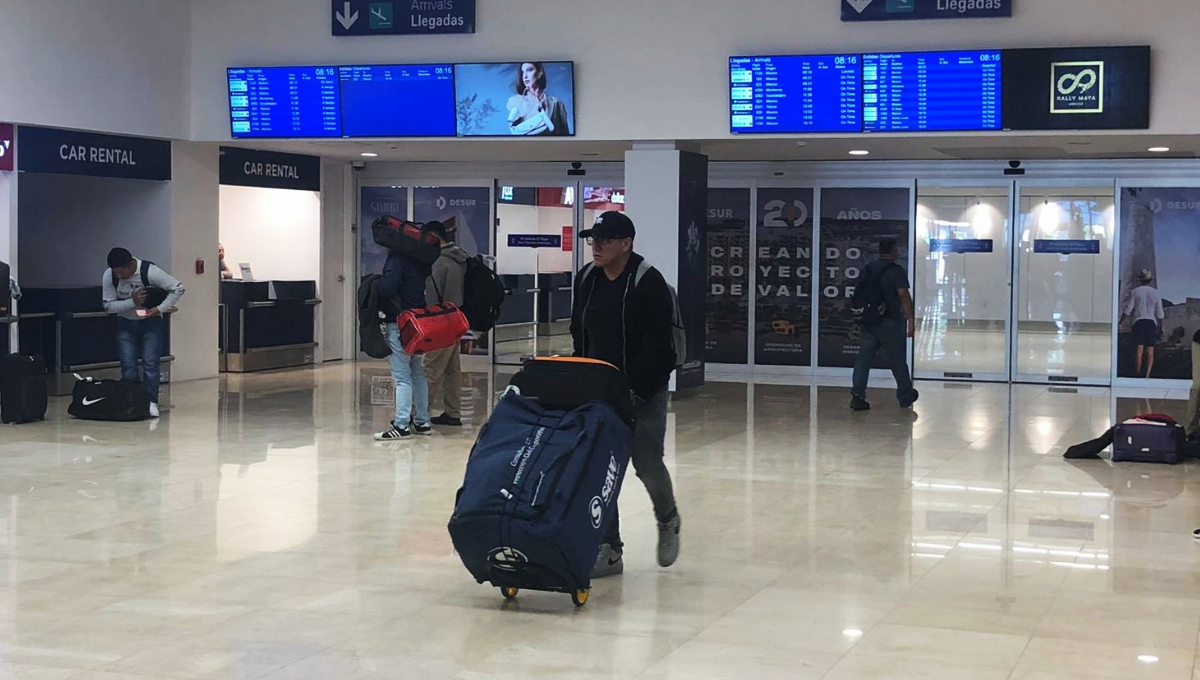 El primer vuelo que llegó fue el Volaris 572 a las 6:59 horas, El primer vuelo que llegó fue el Volaris 572 a las 6:59 horas,