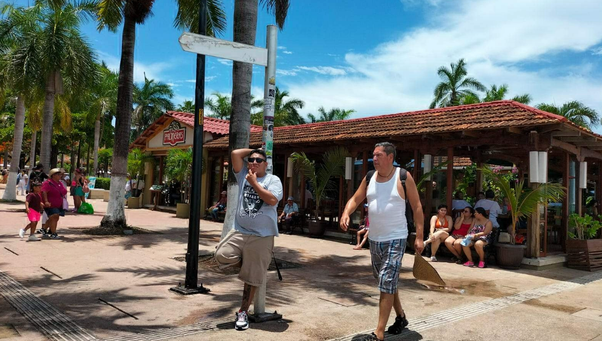 El turismo de cruceros en la isla impulsa la economía local, generando ingresos a través de la actividad comercia