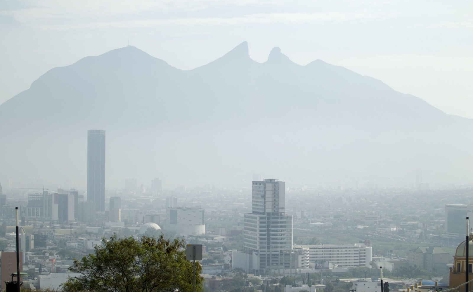 Reportan calidad del aire 'extremadamente mala' en Monterrey, Nuevo León Reportan calidad del aire 'extremadamente mala' en Monterrey, Nuevo León