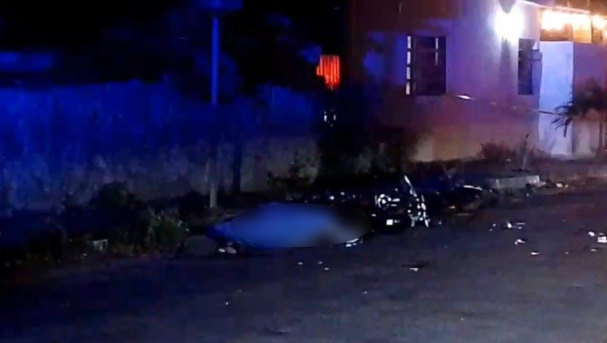 Los agentes de la misma corporación policiaca cerraron la circulación en la 34 entre 23 y 23-A para preservar la escena del hecho
