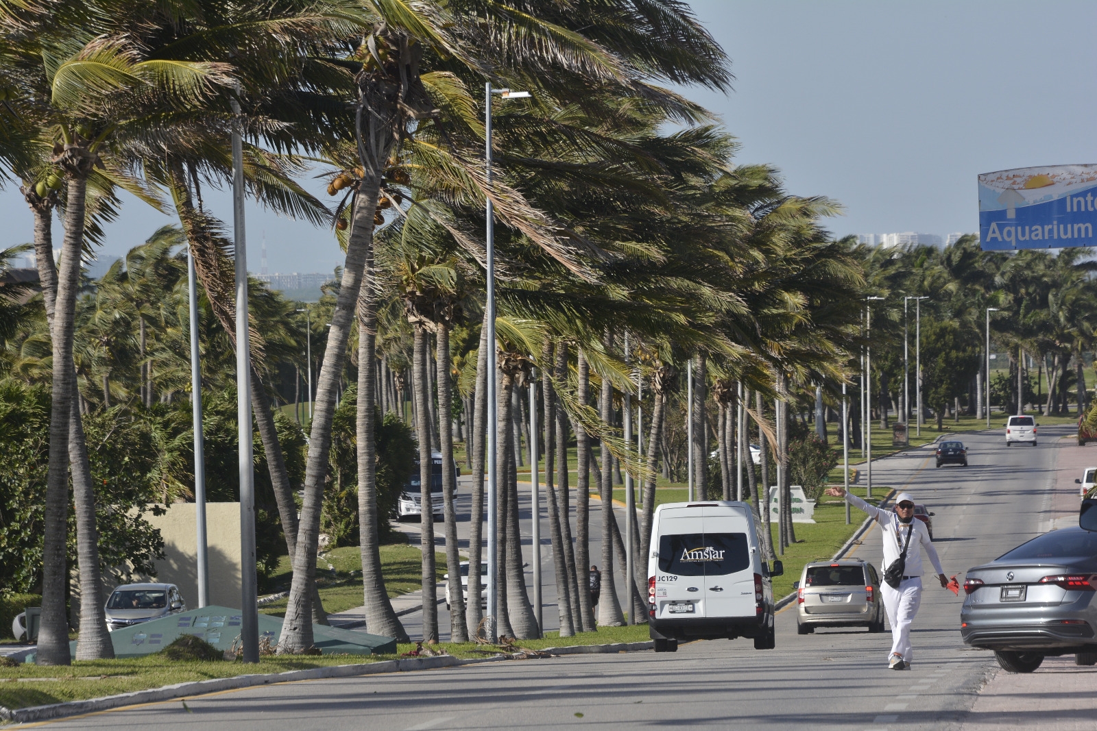 Ráfagas de viento provocaron percances en Cancún Ráfagas de viento provocaron percances en Cancún